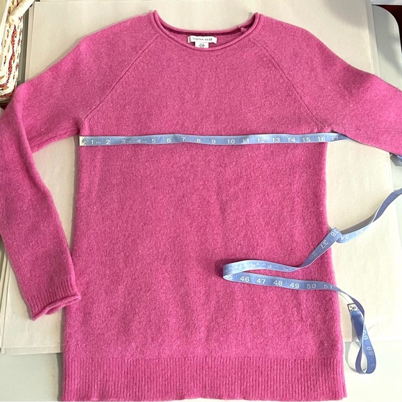 Tabitha Webb Women’s Pink Lambswool Crewneck Sweater - Picture 2 of 5